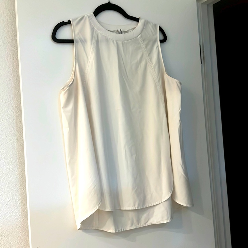 White athleta zephyr tank